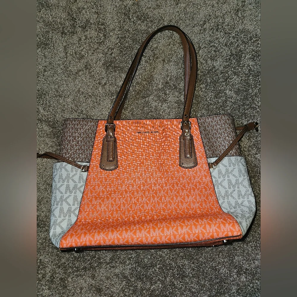 Michael Kors Orange, Tan & Cream Colorblocked Voyager East West Tote EUC - Picture 3 of 12